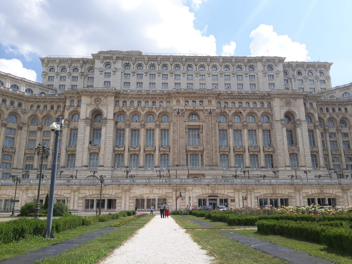BUCHAREST PRIVATE TOUR - FULL DAY 6-8 HOURS